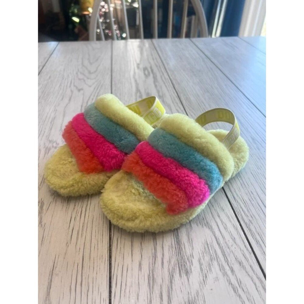 UGG Fluff Yeah Slide slippers Youth Size 1
